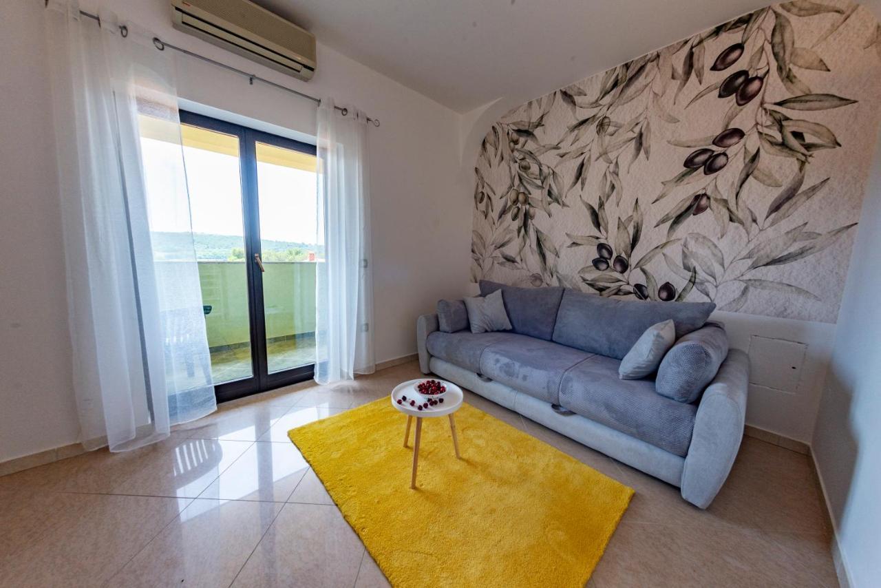 Apartments Krivicic Green Pomer Exterior foto